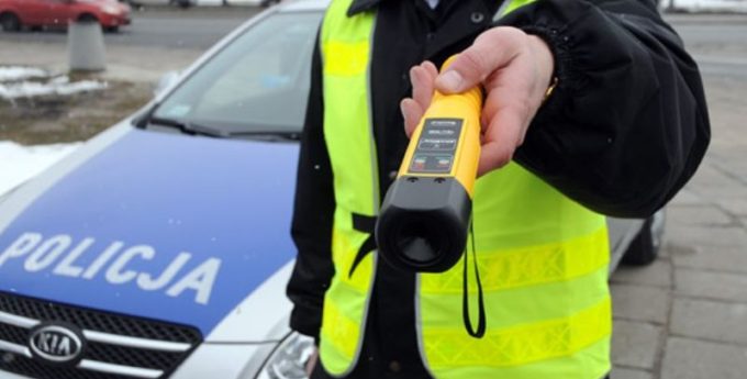 Chciał się przespać w Mercedesie. Może trafić za kratki