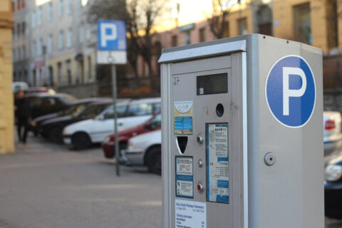 W Polsce znikną wszystkie parkometry?! Będziemy parkować za darmo! „To niezgodne z Konstytucją!”
