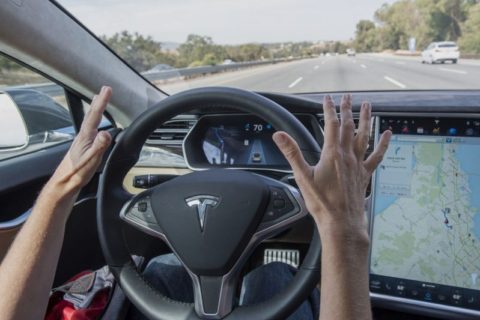 Pierwszy wypadek tesli w Europie