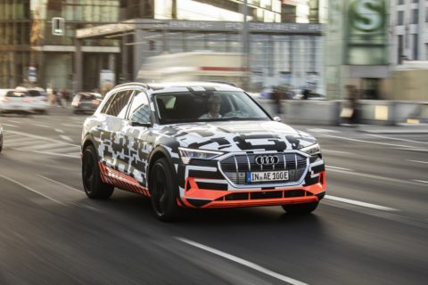 Z prezesem za kratkami, Audi przekłada premierę elektrycznego SUV-a e-tron