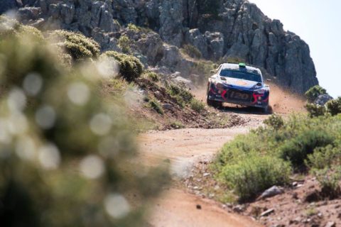 WRC, Rajd Sardynii: Ogier ciśnie jak diabli, ale Neuville jest jeszcze bliżej