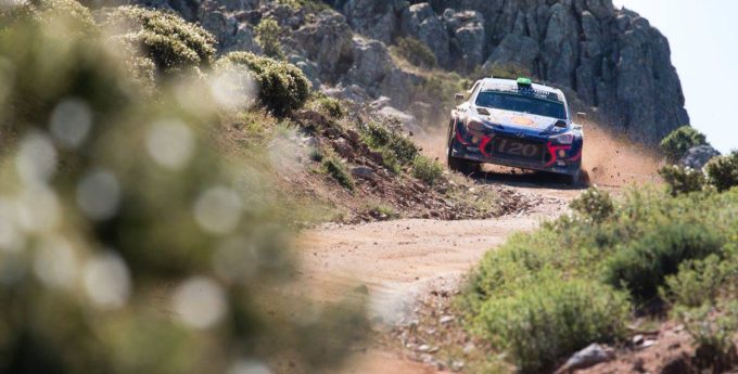 WRC, Rajd Sardynii: Ogier ciśnie jak diabli, ale Neuville jest jeszcze bliżej