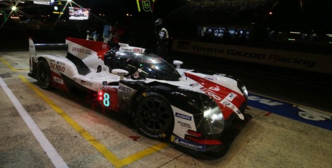 24h Le Mans: Poranna zmiana lidera. Zmiennik Alonso przewodzi stawce