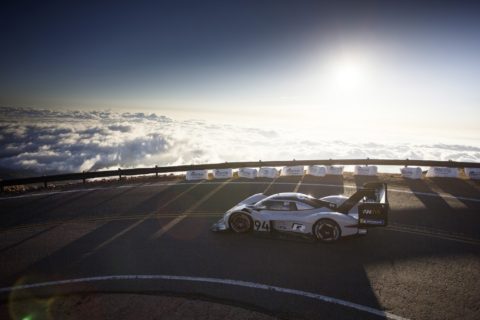 Polak, który z bliska widział triumf Volkswagena: Łatwość z jaką I.D. R Pikes Peak rozwija prędkość jest nieprawdopodobna