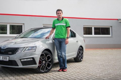 Dlaczego Jan Kopecký nigdy nie wozi Škody Octavii RS na myjnię?