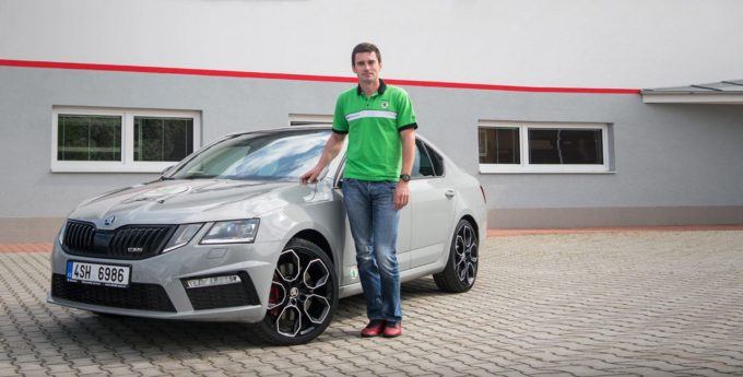 Dlaczego Jan Kopecký nigdy nie wozi Škody Octavii RS na myjnię?