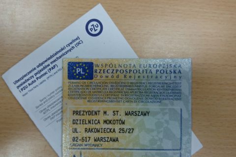 Od dziś możemy jeździć bez dowodu rejestracyjnego i polisy. Co w przypadku stłuczki?