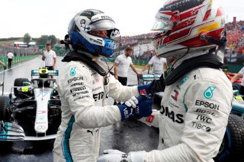 Grand Prix Węgier: Hamilton sięga po 77. pole position w strugach deszczu