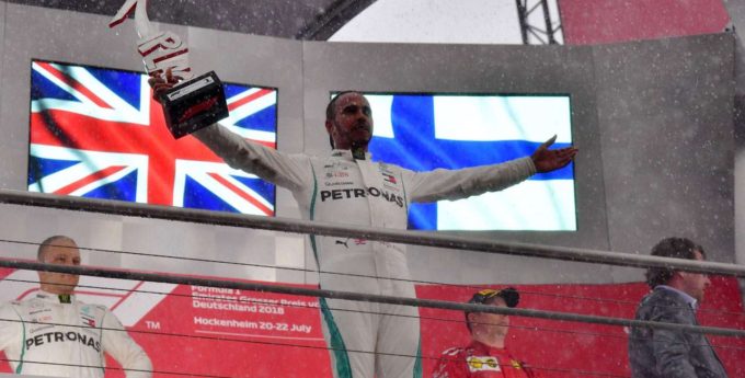 Villeneuve: Hamilton zachowuje się tak, jakby był Jezusem Chrystusem