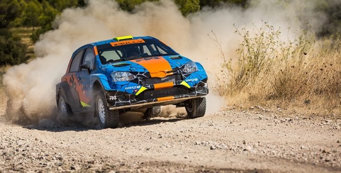 Dlaczego samochody rajdowe R4 wciąż nie wyjechały na odcinki specjalne?