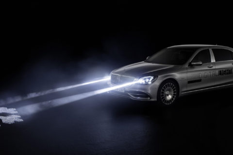 Reflektory wyświetlające informacje dla kierowcy na drodze, czyli nowy patent Mercedesa