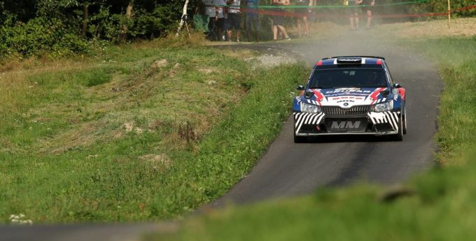 Rajd Rzeszowski: Grzyb liderem po pętli. Niesamowity Jurecki atakuje