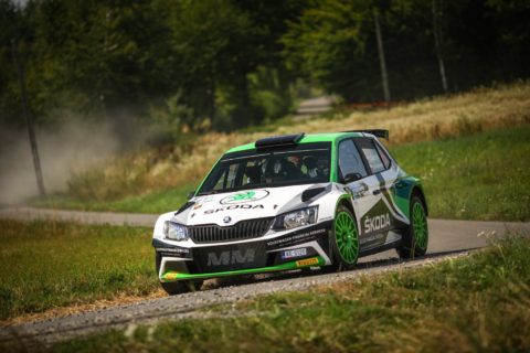 Grzyb robi co może, ale Griazin skutecznie ucieka