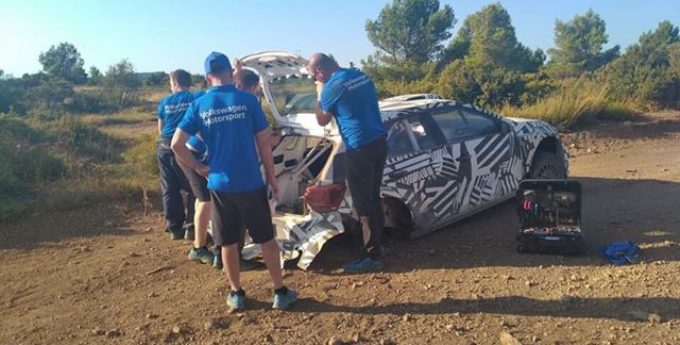 Potężny wypadek na testach Volkswagena Polo GTI R5. Wyrwało tylną oś z dyfrem