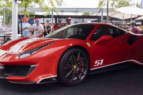 Żeby kupić to seryjne Ferrari, trzeba być wyczynowym kierowcą wyścigowym