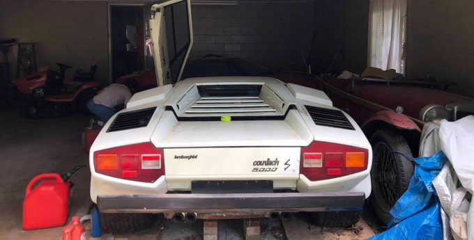 Amerykanin znalazł w garażu babci countacha z limitowanej edycji. Obok stała kolejna niespodzianka