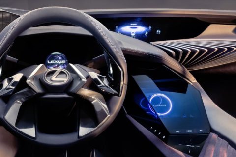 Lexus i holograficzne wnętrze samochodu