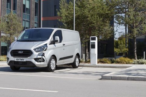 Ford zaprezentował Transita w odmianie plug-in hybrid