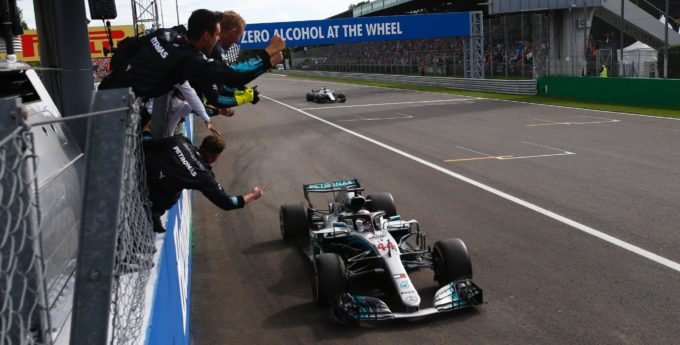 Dramat Ferrari w domowym wyścigu