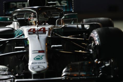 GP Singapuru: Geniusz Hamiltona daje przewagę Mercedesowi. Vettel nie był w stanie zrobić nic