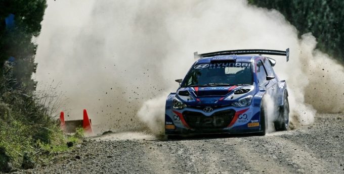 Paddon w 680-konnym Hyundaiu i20, McRae w 760-konnym Subaru WRC
