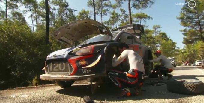 Rajd Turcji: U Neuville’a nie wytrzymał amortyzator! Ogier wyraźnym liderem