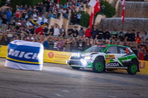 Rajd Katalonii: Rovanpera odskakuje rywalom. Polskie show w Salou