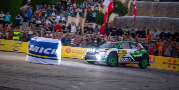 Rajd Katalonii: Rovanpera odskakuje rywalom. Polskie show w Salou