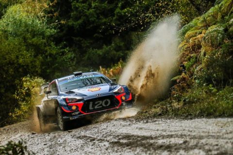 Rajd Wielkiej Brytanii: Coraz więcej przyczepności, Tanak wciąż bezkonkurencyjny