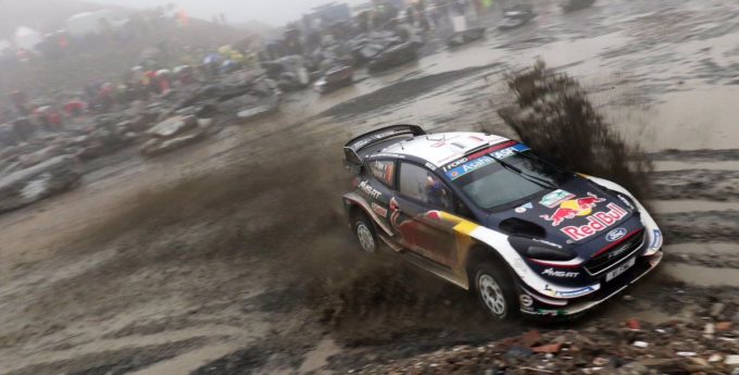 Rajd Wielkiej Brytanii: 170. oesowe zwycięstwo Neuville’a, dzień dla Tanaka