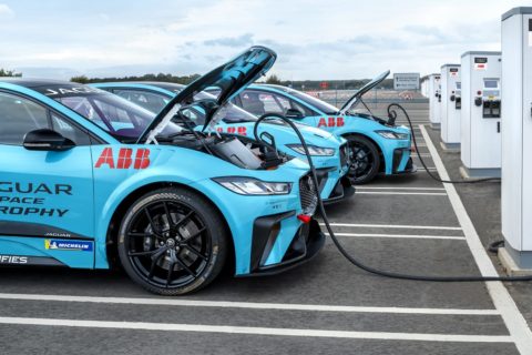 Seria wyścigowa Jaguar I-Pace eTrophy przyspieszyła rozwój innowacyjnej ładowarki ABB