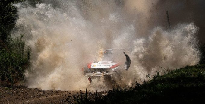 Rajd Australii: Gang Toyoty atakuje. Dobre wieści dla Pieniążka