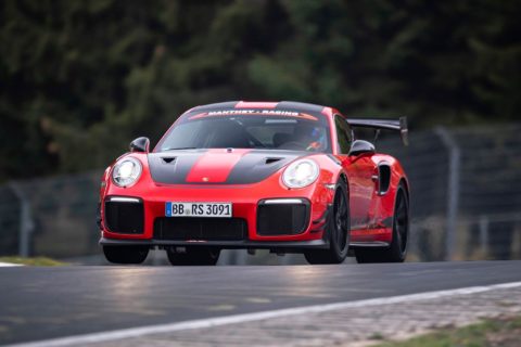 Nurburgring znów pod władaniem Porsche 911 GT2 RS. Lambo przegonione