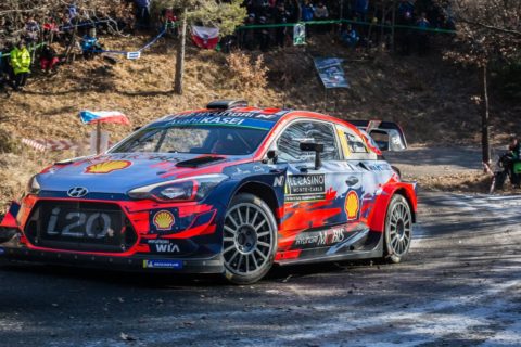 Rajd Monte Carlo: Neuville odrabia stratę. Meeke z problemami