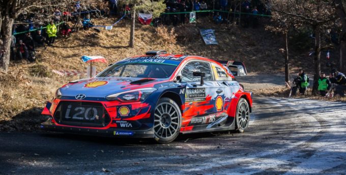 Rajd Monte Carlo: Neuville odrabia stratę. Meeke z problemami