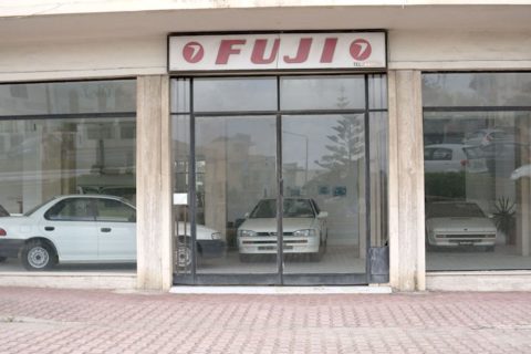 Niezwykły salon Subaru na Malcie. Stoją tam nigdy nie zarejestrowane auta sprzed 30 lat