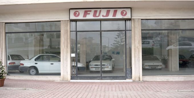 Niezwykły salon Subaru na Malcie. Stoją tam nigdy nie zarejestrowane auta sprzed 30 lat
