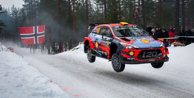 WRC: Mikkelsen ustąpi miejsca w Hyundaiu nie tylko na Korsyce. Skorzystają Loeb i Sordo?