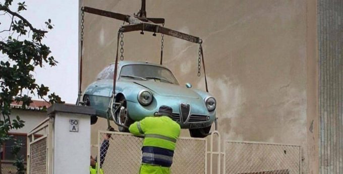 Unikatowa Alfa spędziła 35 lat w zepsutej windzie