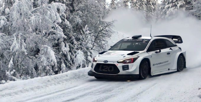 Sebastien Loeb rolował w trakcie testów przed Rajdem Szwecji