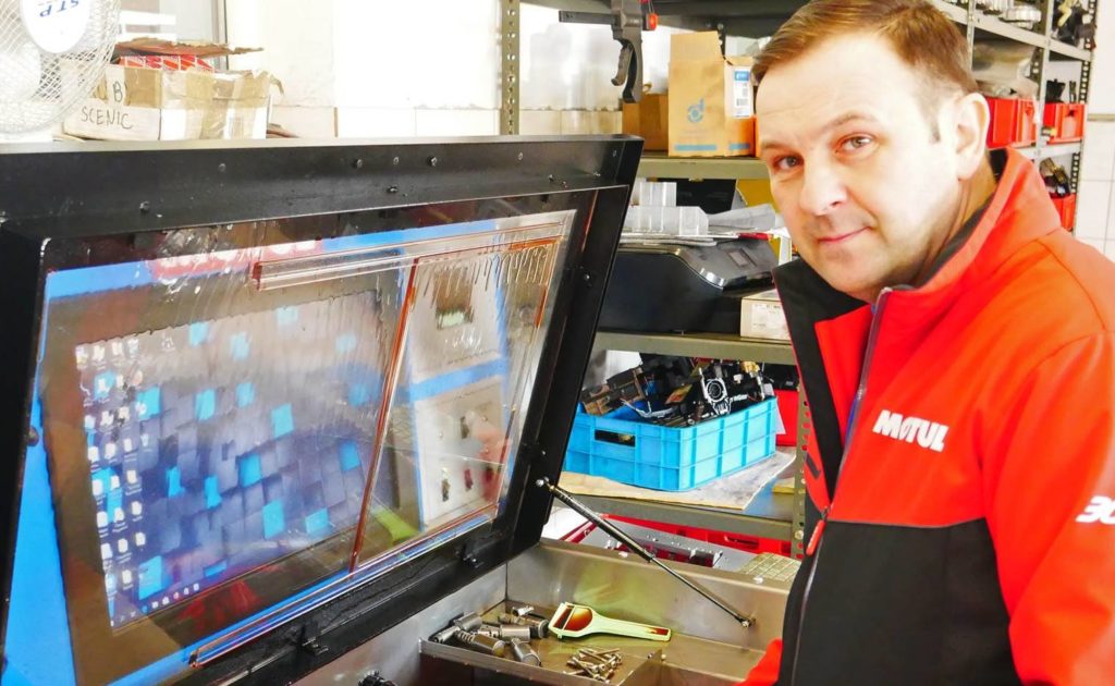 Polski kierowca rajdowy ambasadorem innowacyjnego projektu MotulEVO