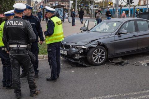 W MSWiA mają dość regularnego rozbijania policyjnych BMW. Pół tysiąca funkcjonariuszy odbędzie szkolenie u Sobiesława Zasady