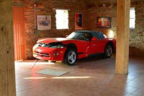 Dodge Viper z 1992 roku trafi na aukcję. Jest nowy