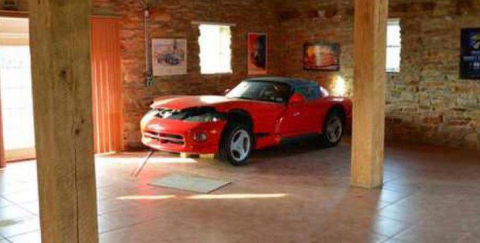 Dodge Viper z 1992 roku trafi na aukcję. Jest nowy