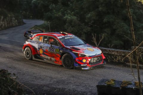 Rajd Korsyki: Neuville najlepszy na koniec dnia. Zamieszanie z udziałem Krisa Meeke’a