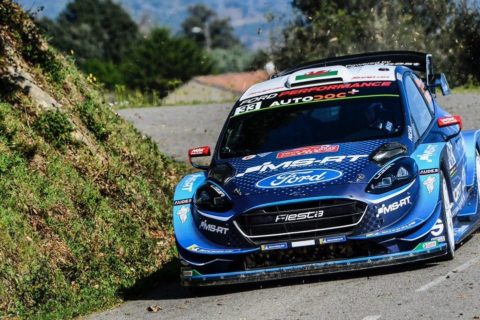 Rajd Korsyki: Evans narzuca tempo. Pieniążek wjechał w skarpę