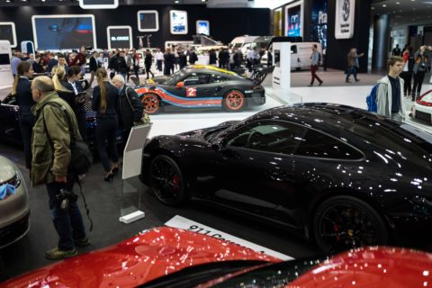 Witaj w rodzinie. Sen o Kalifornii w rytmach Porsche 911 na poznańskich targach