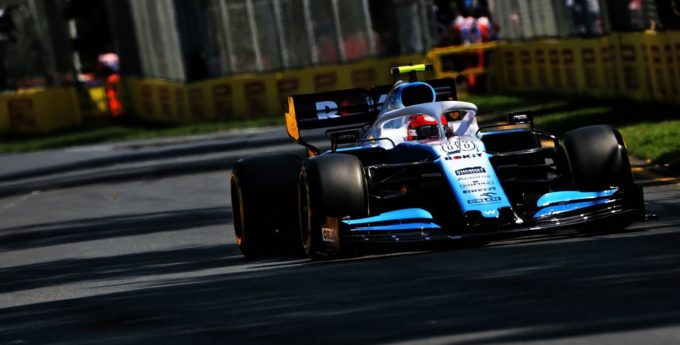 TVP kupuje serca kibiców. Ballada o tym, jak nie ubijać biznesu