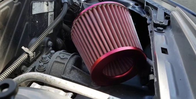 Czy zawsze opłaca się montować dedykowany filtr powietrza w samochodzie?