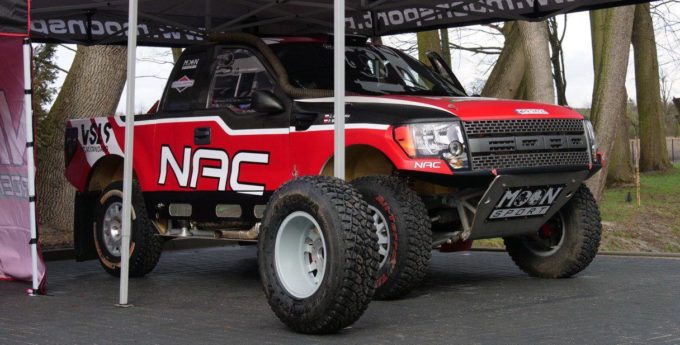 Wyczynowym Fordem F-150 Evo na podbój Europy, historycznym Porsche 911 na Rajd Safari